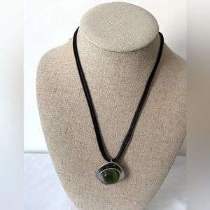 GREEN PENDANT NECKLACE